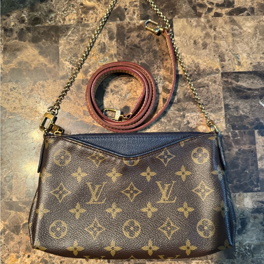 Authentic Louis Vuitton
Pallas in
Monogram Canvas Crossbody Bag with Gold Chain